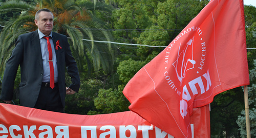 Igor Vasiliev, the leader of the Sochi Branch of CPRF, at the rally on November 7. Photo by Svetlana Kravchenko for the "Caucasian Knot"