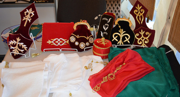 Works of the art of gold embroidery. Photo: http://intercircass.org/?p=5143&amp;utm_source=rss&amp;utm_medium=rss&amp;utm_campaign=%25d0%25be%25d0%25b6%25d0%25b8%25d0%25b2%25d1%2588%25d0%25b5%25d0%25b5-%25d0%25bf%25d1%2580%25d0%25be%25d1%2588%25d0%25bb%25d0%25be%25d0%25b5