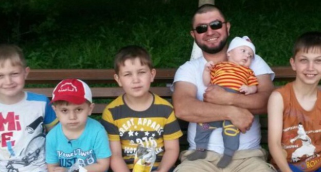 Timur Temirov with his children. Photo courtesy of his relatives