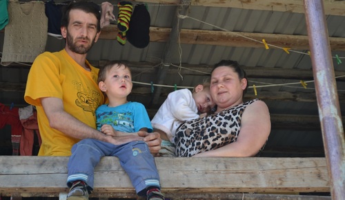 Mardiros Demerchyan with his family. Photo by Svetlana Kravchenko for the "Caucasian Knot"