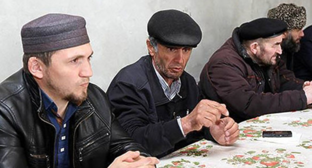 Ramazan Djalaldinov (in the centre). Photo by the "Chernovik" newspaper