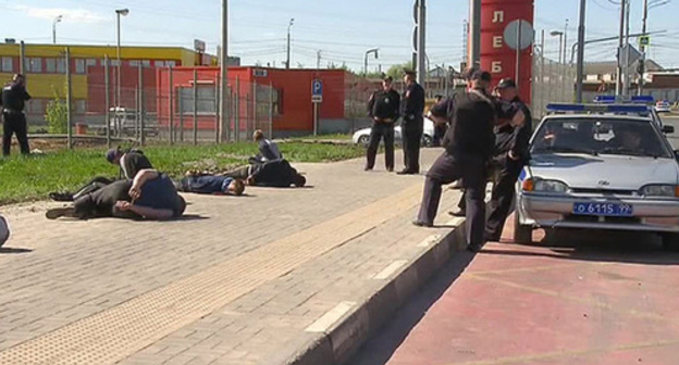 Detention after a mass fight which occurred at the Khovanskoye cemetery. Photo: http://www.newsfederation.ru/?p=5113