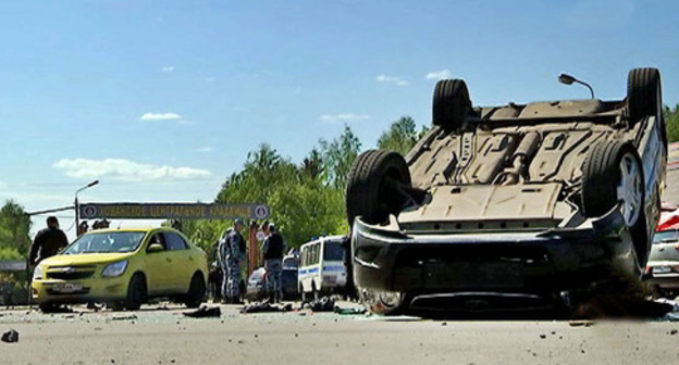 The consequences of the mass fight which occurred at the Khovanskoye cemetery. Moscow, May 14, 2016. Screenshot of a video by the user POLICE not TV https://www.youtube.com/watch?v=6tAxdLFeGms