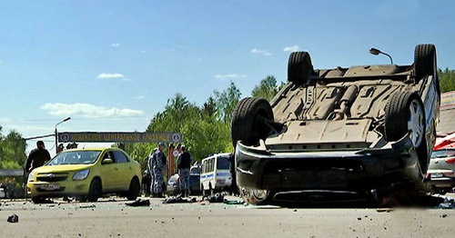 The consequences of the mass fight which occurred at the Khovanskoye cemetery. Moscow, May 14, 2016. Screenshot of a video by the user POLICE not TV https://www.youtube.com/watch?v=6tAxdLFeGms