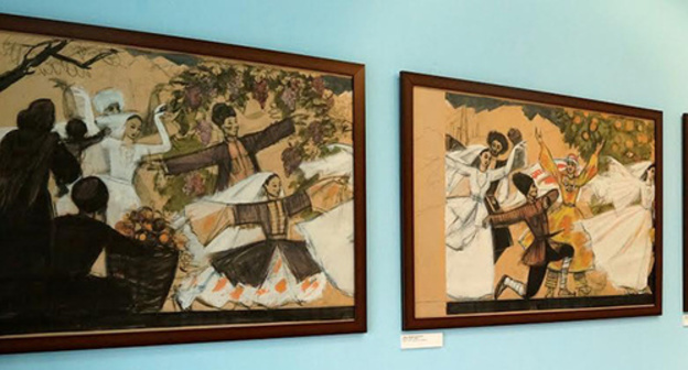 Pictures at the exhibition "Dagestan by Moscow artist Nikolai Lakov". Photo by the "Caucasian Knot" correspondent