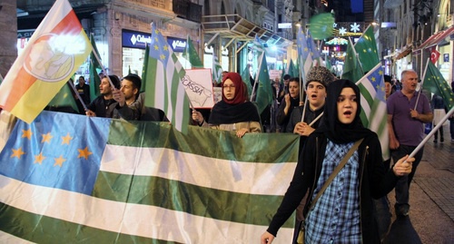 The march involved Circassians, Adygs, Abkhazians, Vainakhs, Ossetians, and Crimean Tatars. Istanbul, May 21, 2016. Photo by Magomed Tuayev for the ‘Caucasian Knot’. 