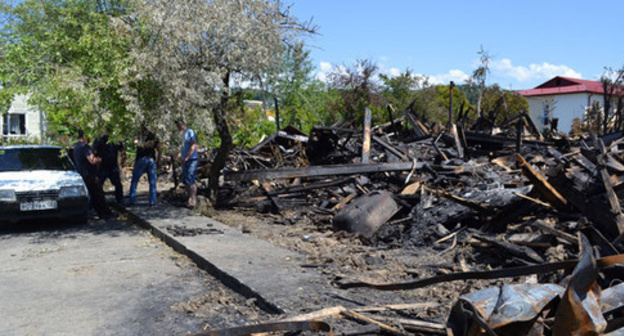 Burnt-down house in Perelyotnaya Street, Sochi, May 26, 2016. Photo by Svetlana Kravchenko for the ‘Caucasian Knot’. 