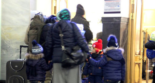 A family leaving Chechnya in a queue at passport control at Brest Centraĺny Railway Station. March 2016. Photo by Akhmed Aldebirov for the "Caucasian Knot"