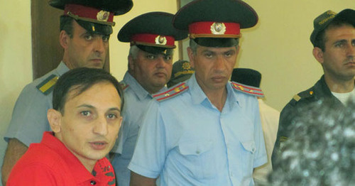 Tigran Arakelyan (to the left). Photo http://ru.aravot.am/2013/08/05/158598/