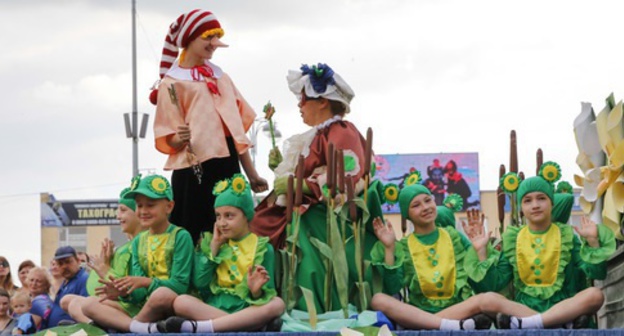 A show for children took place in Krasnodar on the Day of Russia. Krasnodar, June 12, 2016. Photo: http://krd.ru/administratsiya/struktura-administratsii/glava_goroda/news_12062016_135501.html