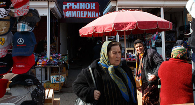The marketplace "Empire" in Khasavyurt. Photo: Nikolay Khizhnyak, https://www.yuga.ru/photo/slider/2885.html#photo158647