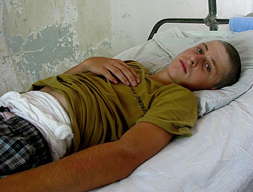 Makhmud Ahmedov, beaten by militiamen, in a Makhachkala hospital, July 27, 2010. Photo by Zakir Magomedov