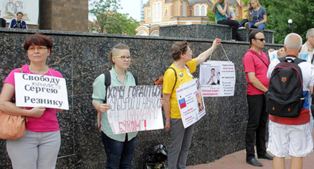 The participants of the picket "For Russia without dictatorship" in Rostov-on-Don, 13.06.2016. Photo: https://www.facebook.com/permalink.php?story_fbid=250932201945983&amp;id=100010876155468&amp;pnref=story