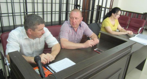 Valery Brinikh (to the left) with his defence. June 17, 2016. Photo by Alexander Petin for the "Caucasian Knot"