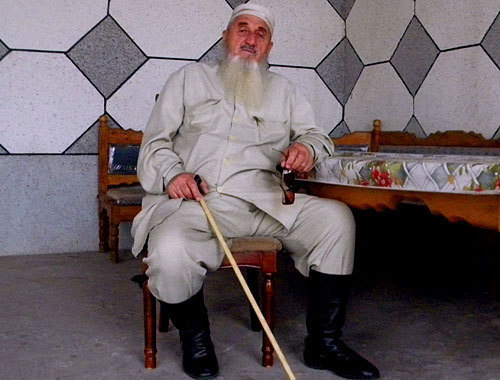 Magomed-Hadji Aushev in the yard of his house in Nazran, Ingushetia, August 26, 2010. Photo by the "Caucasian Knot"