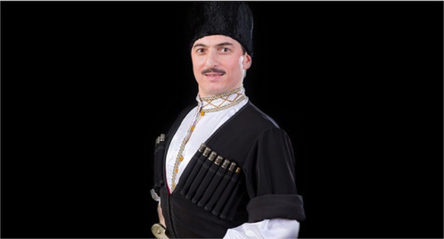 Isamudin Radjabov, a member of the ensemble "Lezginka". Photo lezginka.com/sostav-ansamblja/radzhabov-isamudin-radzhabovich.html