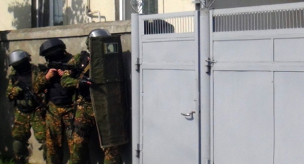 The law enforcers during CTO. Photo: http://nac.gov.ru