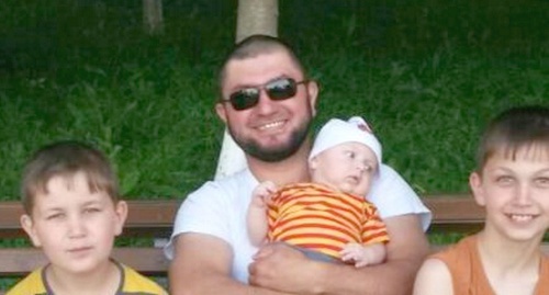 Timur Temirov with children. Photo courtesy of his relatives