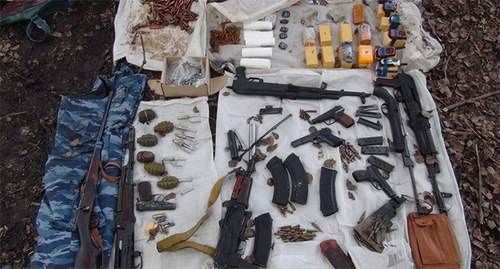 A hideout with ammunition. Photo: http://nac.gov.ru/kontrterroristicheskie-operacii/v-kbr-obnaruzhen-krupnyy-taynik-s-oruzhiem-i.html