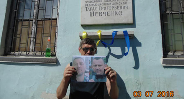 Igor Stenin at the house of Taras Shevchenko. Photo by Elena Grebenyuk for the ‘Caucasian Knot’. 