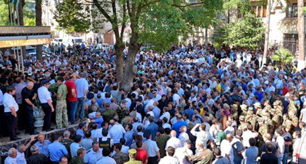 Rally of the opposition in Sukhumi. Photo: http://sputnik-abkhazia.ru/Abkhazia/20160705/1018974184.html