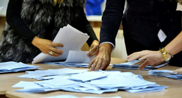 Counting votes after a referendum. Photo: Sputnik, Alexander Kryazhev http://sputnik-abkhazia.ru/Abkhazia/20160422/1018026701.html