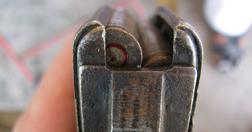 A Kalashnikov submachine gun. Photo: Todd Huffman from Phoenix, AZ - Worn https://ru.wikipedia.org/