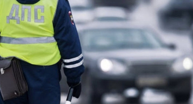 A road police officer. Photo www.riadagestan.ru