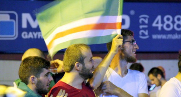 Participants of the rally in support of Erdogan in Istanbul hold Chechen flag. Photo by Magomed Tuayev for the ‘Caucasian Knot’. 