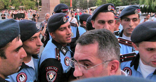Policemen, Yerevan, July 17, 2016. Photo by Tigran Petrosyan for the ‘Caucasian Knot’. 