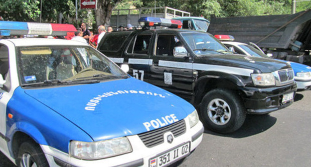 Police cars, Yerevan, July 17, 2016. Photo by Tigran Petrosyan for the ‘Caucasian Knot’. 