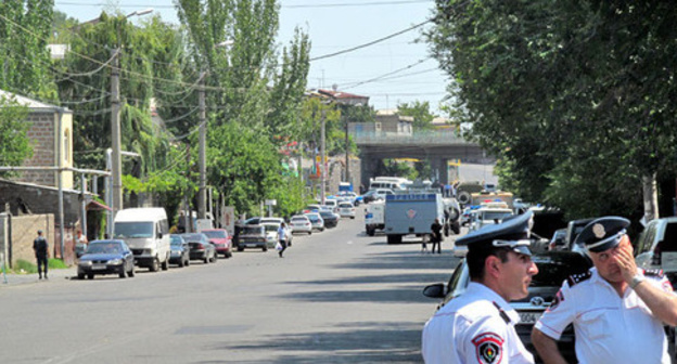 Policemen, Yerevan, July 17, 2016. Photo by Tigran Petrosyan for the ‘Caucasian Knot’. 