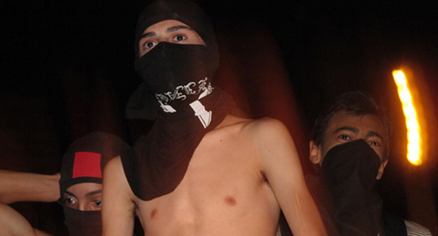 Young people state their support for the group "Sasna Tsrer" who seized the police building in Yerevan. Photo by Tigran Petrosyan for the ‘Caucasian Knot’. 