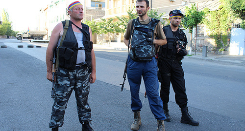 Members of "Sasna Tsrer" group who seized the police regiment. Photo by Tigran Petrosyan for the ‘Caucasian Knot’. 