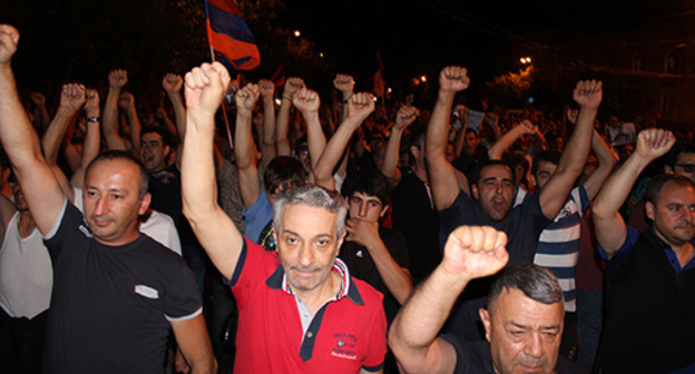 Participants of the protest action in Yerevan, July 2016. Photo by Tigran Petrosyan for the ‘Caucasian Knot’.