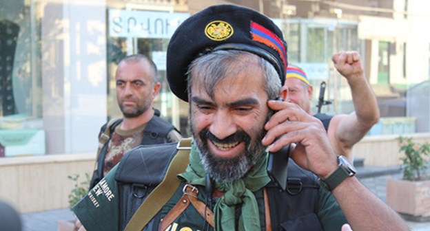 The capturers of the building of the PPS police regiment in Yerevan. Photo by Tigran Petrosyan for the "Caucasian Knot"