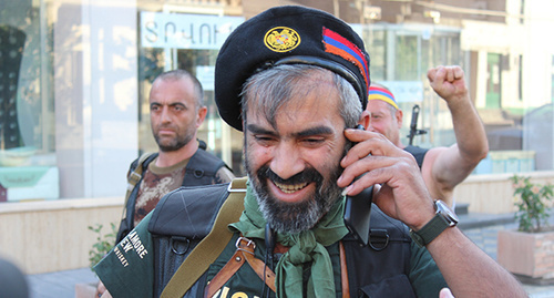 The capturers of the building of the PPS police regiment in Yerevan. Photo by Tigran Petrosyan for the "Caucasian Knot"