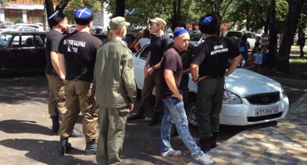 According to the "PARNAS" Party members, "people wearing Terek Cossack Army uniform were among the provokers". Stavropol, August 10, 2016. Photo: https://parnasparty.ru/news/r/408
