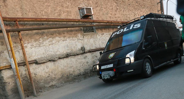 A police car in the street of Nardaran. Photo by Aziz Karimov for the "Caucasian Knot"