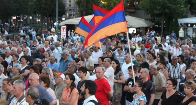 The participants of the rally in Yerevan. August 12, 2016. Photo by Tigran Petrosyan for the "Caucasian Knot"
