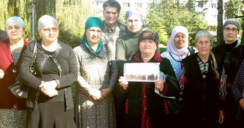 Relatives of the men killed on October 13, 2005, Nalchik, Kabardino-Balkaria, October 2012. Photo by Anna Arsenieva for the 'Caucasian Knot'. 