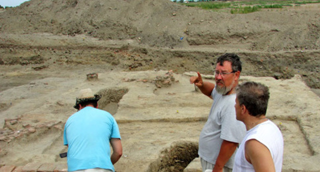 Archaeologists demand money for the museumification of the Samosdelka settlement. August 2016. Photo by Vyacheslav Yaschenko for the Archaeologists demand money for the museumification of the Samosdelka settlement. August 2016. Photo by Vyacheslav Yaschenko for the