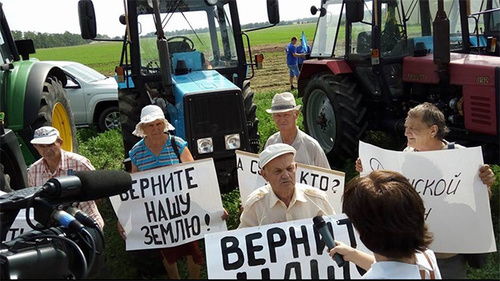 Kuban farmers at the rally during their tractor march to Moscow. Photo: https://twitter.com/melnichenko_va