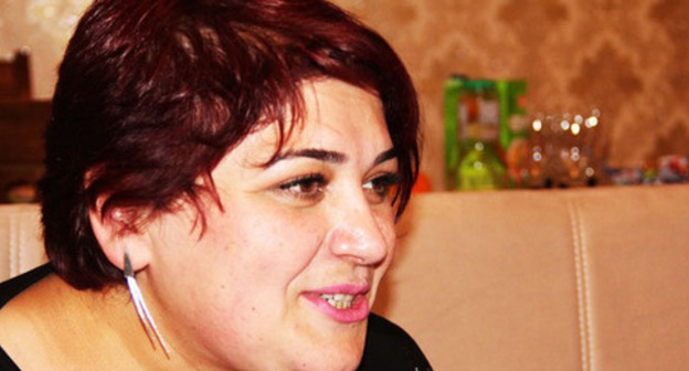 Khadija Ismayilova. Photo: Fargan Novruzov http://ann.az/ru/arasdirmaci-jurnalist-xedice-ismayil-evinde-fotolar-rusca/#.V73BK_mLTbg