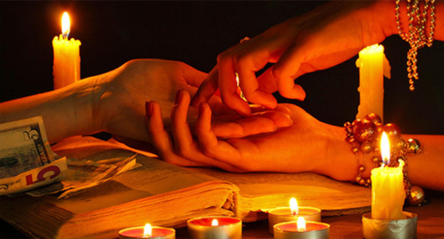 Fortune-telling. Photo: http://news.day.az/society/713500.html