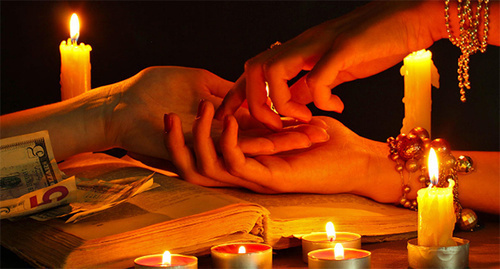 Fortune-telling. Photo: http://news.day.az/society/713500.html