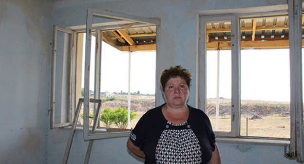 A resident of Martakert near her house. Photo by Alvard Grigoryan for the "Caucasian Knot"