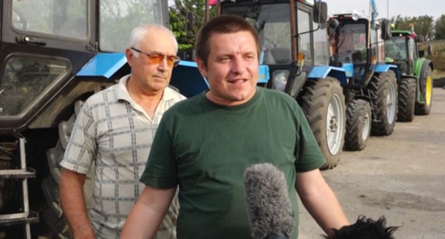 Alexei Volchenko (in green shirt) takes part in tractor march. Photo: RFE/RL