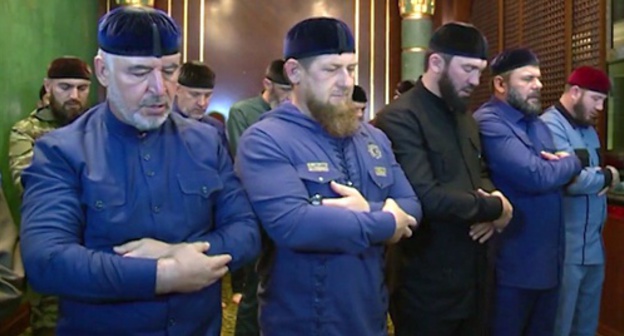 Kadyrov and his confidents pray Namaz. Photo: screenshot of video posted at Kadyrov's page in VKontakte social network, vk.com/ramzan