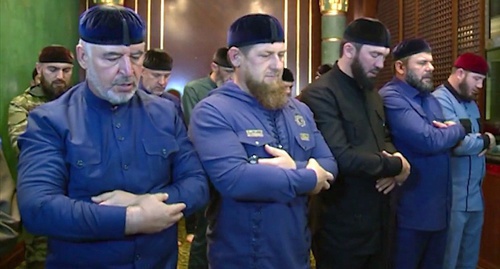 Kadyrov and his confidents pray Namaz. Photo: screenshot of video posted at Kadyrov's page in VKontakte social network, vk.com/ramzan